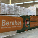 قافلة البركة تعبر رفح محمّلة بالطحين والخيام